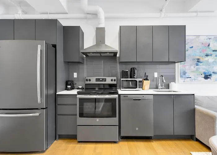 Bakan- Quartier Des Congres, Convention District Montreal